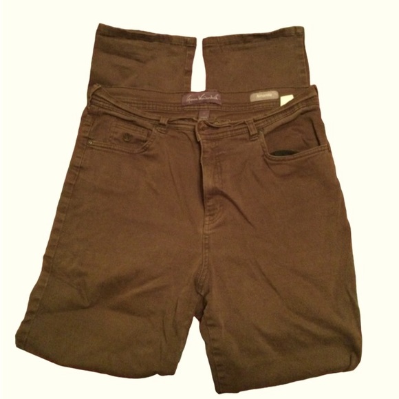 Gloria Vanderbilt “Amanda,” Missy 12 long, brown jeans. - Picture 2 of 4